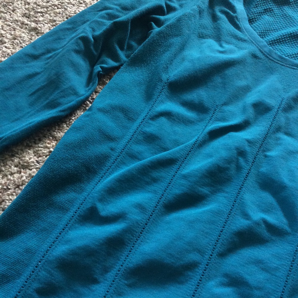 Fabletics Delta L/S Top - Picture 2 of 9